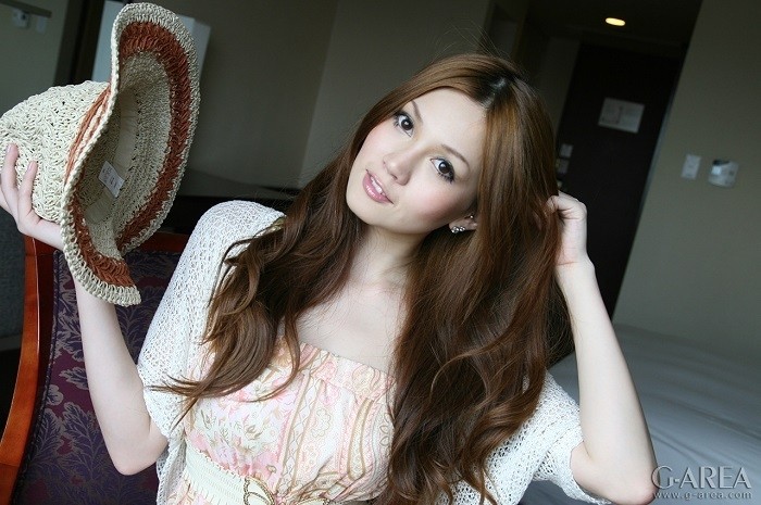 GAREA-763 – All the men who pass each other look back at the finest style beauties