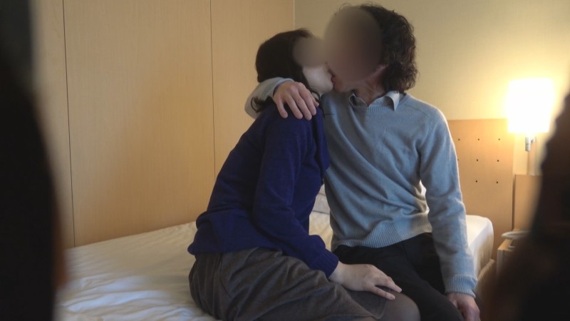 FC2-PPV-1228054 – [Personal photography] Eriko 47 years old, blindfolded and cuckold edition A stranger's stick that has been replaced with her husband is cummed inside the naive wife's vagina without hesitation