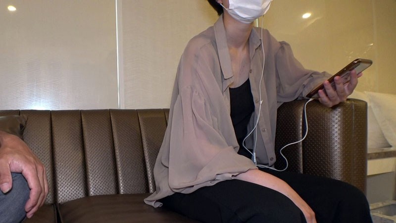 FC2-PPV-2704712 – A teenage girl who gave her virginity took advantage of love and started raw creampie training